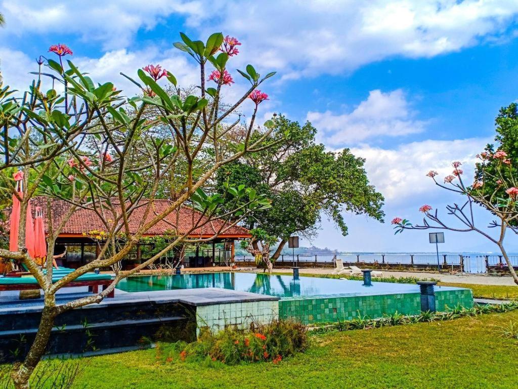 Oyo 1508 Mascot Beach Hotel Mangsit Eksteriør bilde